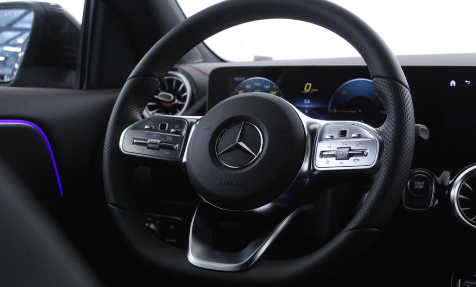 asdMercedes-Benz/EQA