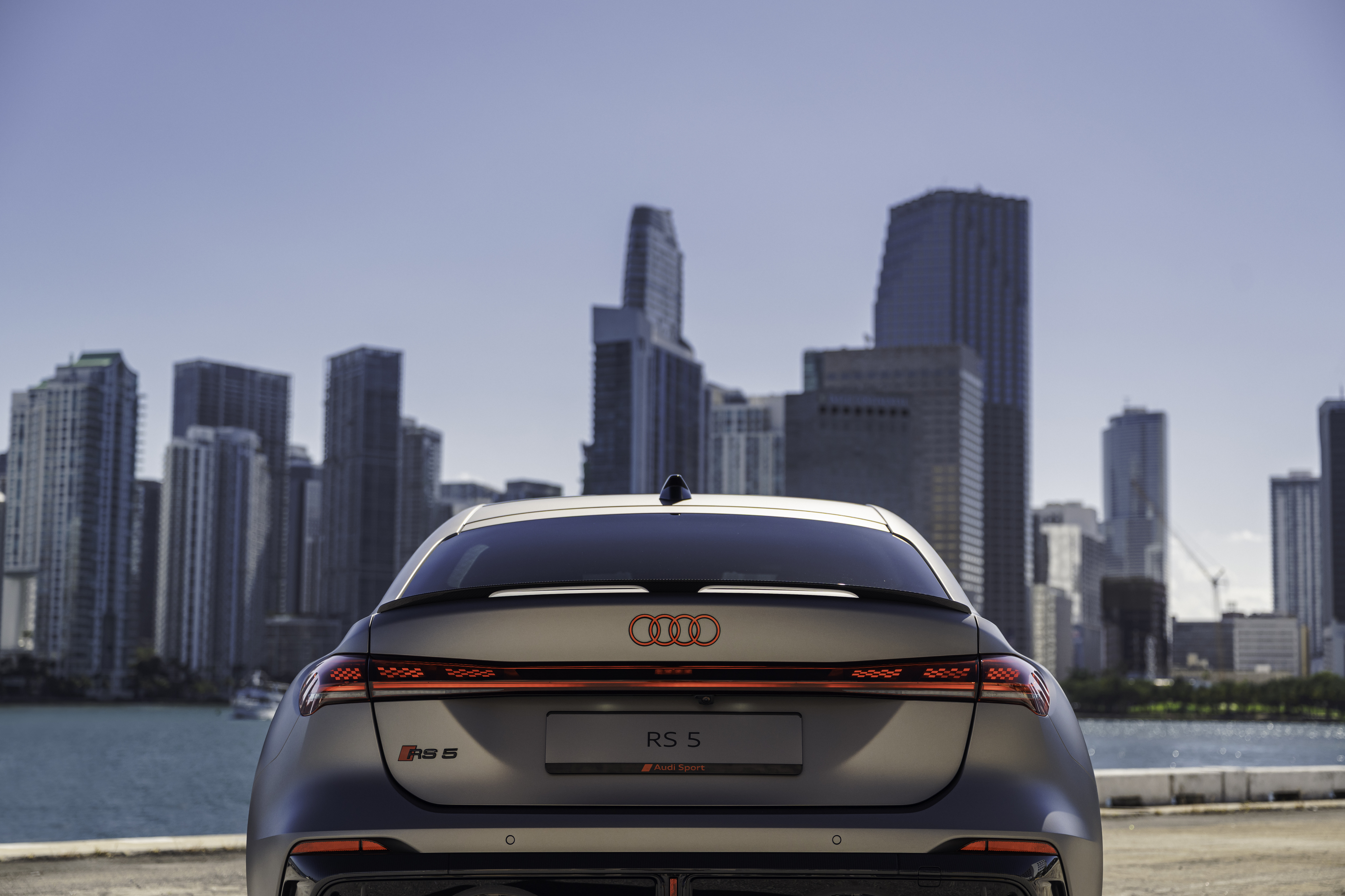 Novo Audi RS 5 estreia-se como híbrido plug-in  | Galeria de Imagens 3
