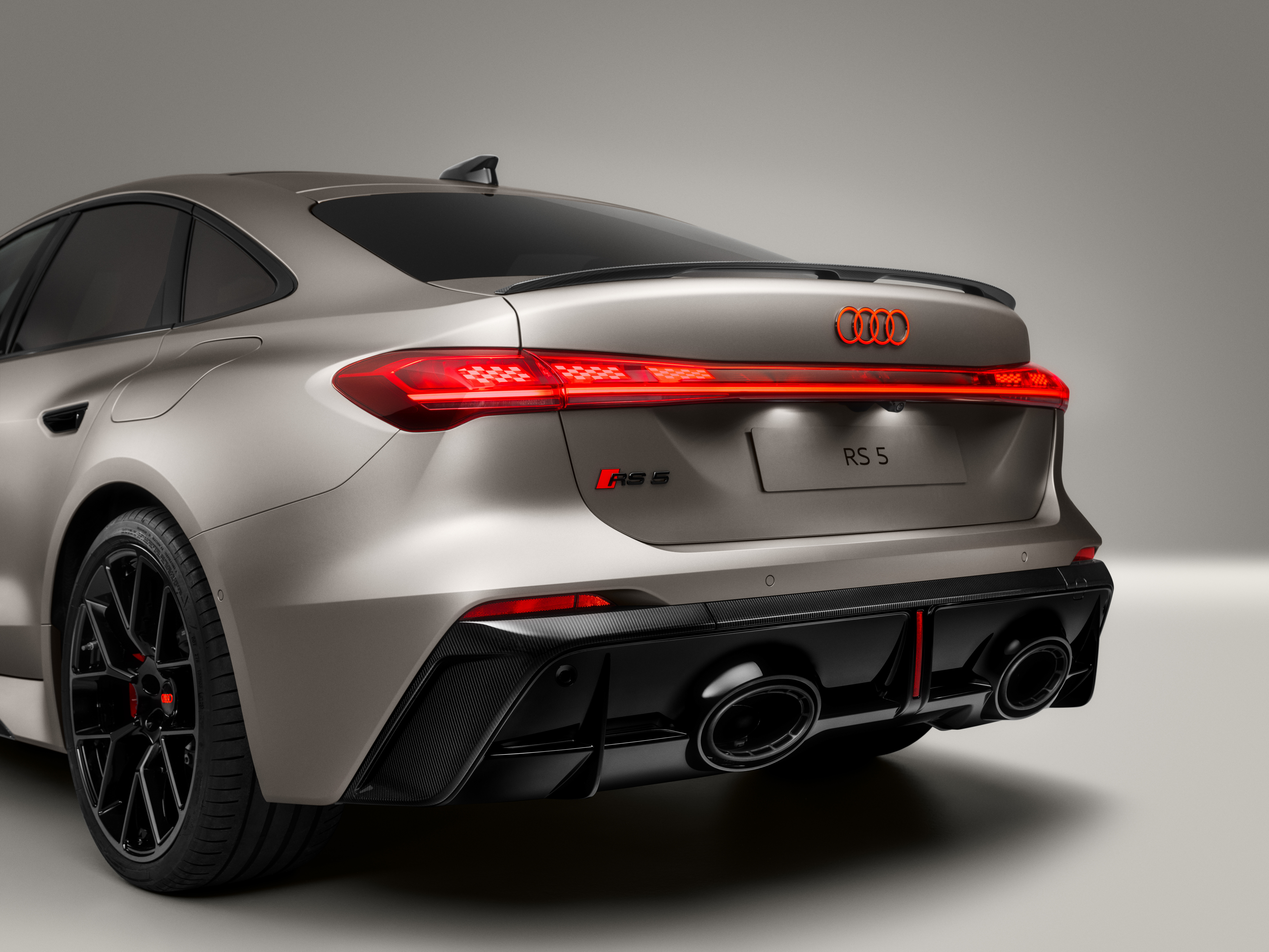 Novo Audi RS 5 estreia-se como híbrido plug-in  | Galeria de Imagens 5