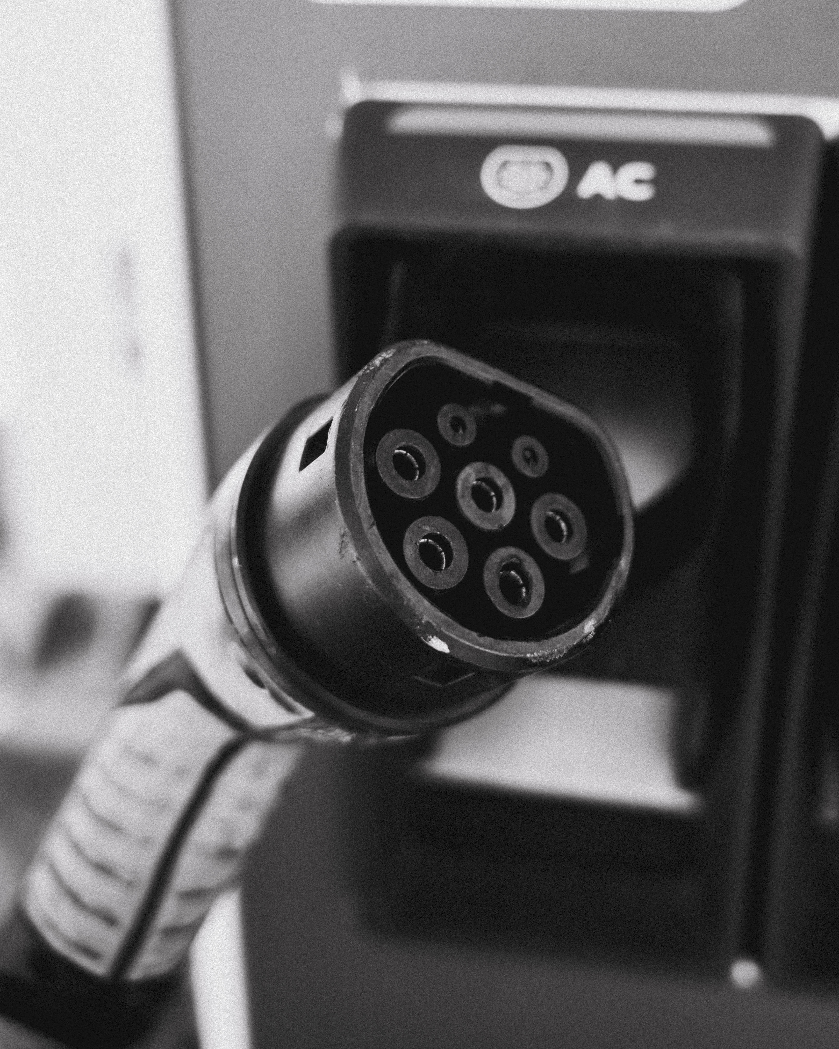 Conector Type 2 utilizado no carregamento AC de um carro elétrico