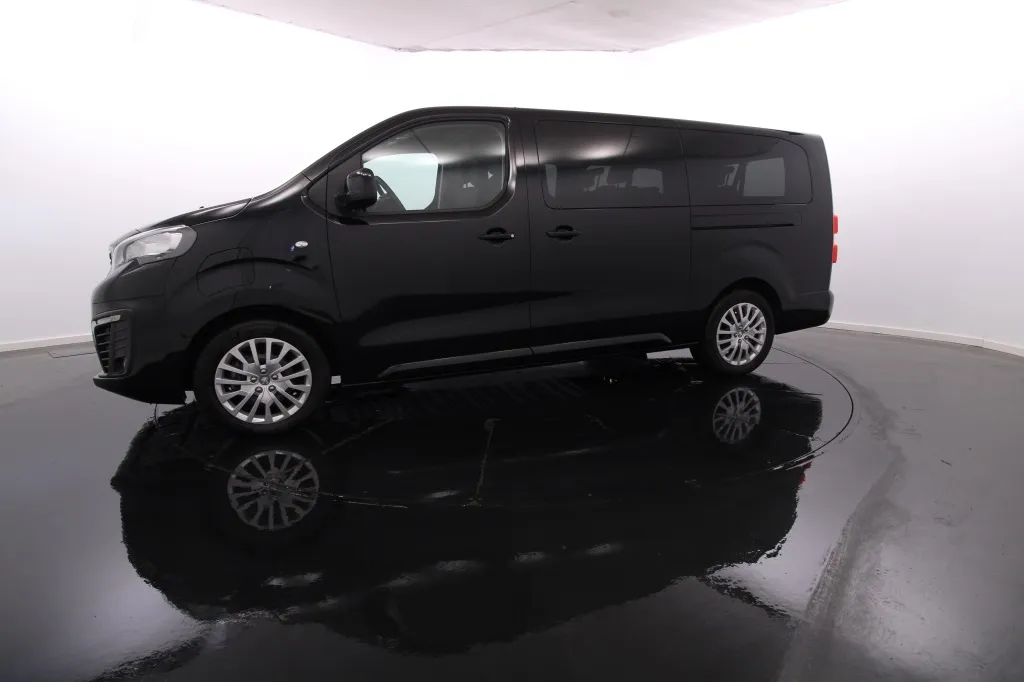 Peugeot e-Traveller