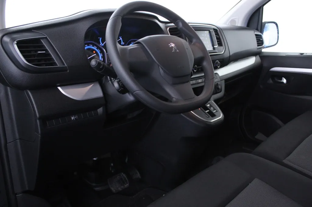 Peugeot e-Traveller