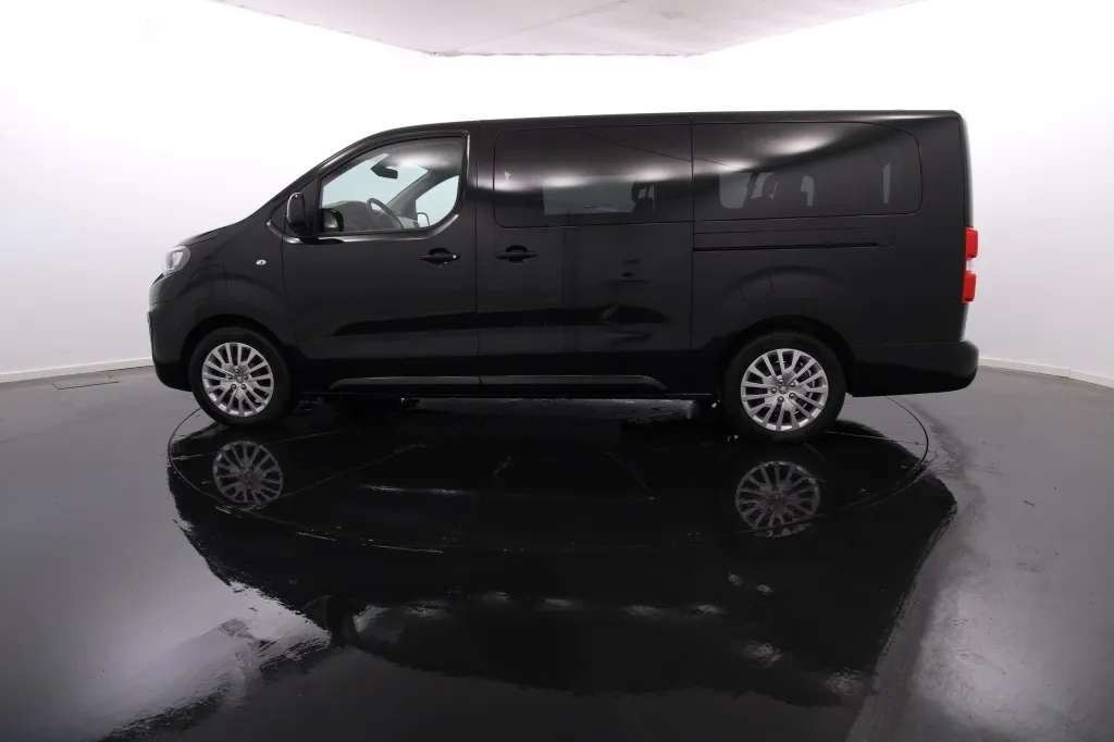 Peugeot e-Traveller
