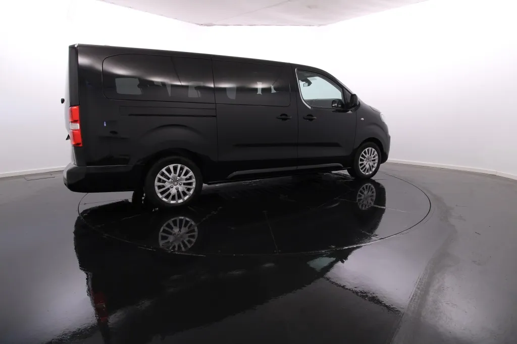 Peugeot e-Traveller