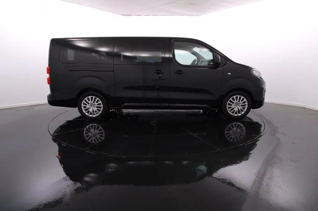 Peugeot e-Traveller