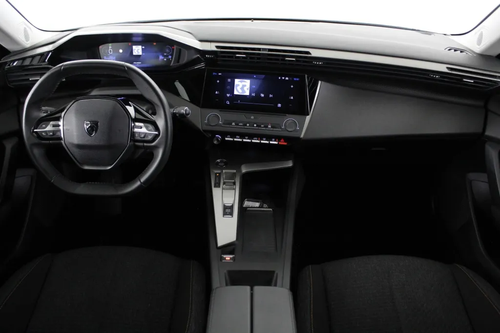 Peugeot e-308