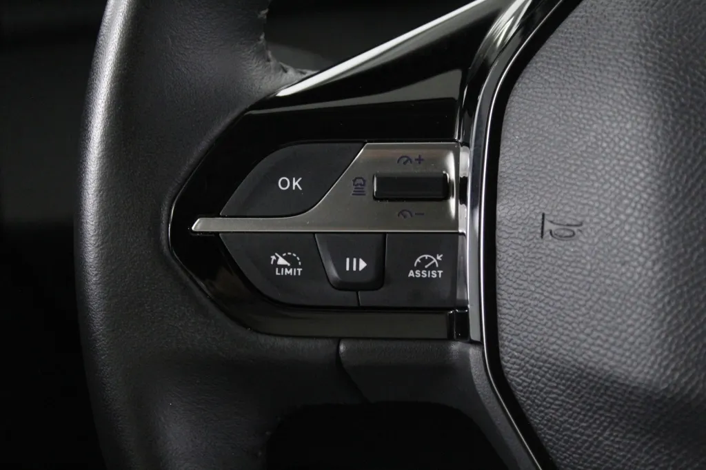 Peugeot e-308