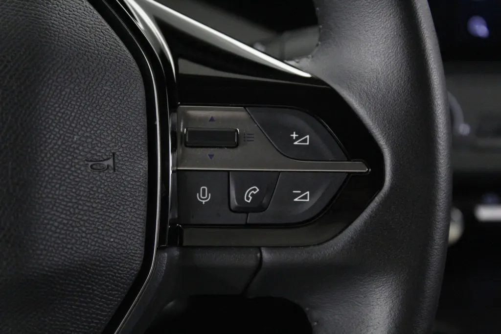 Peugeot e-308