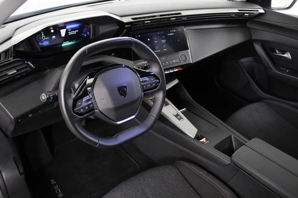 Peugeot e-308
