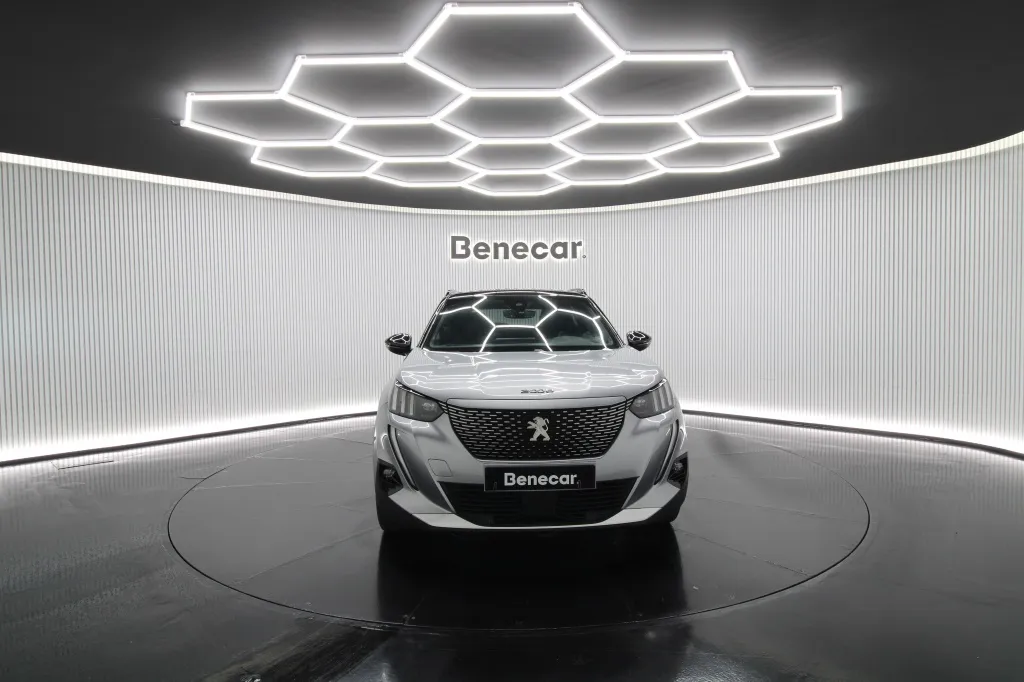 Peugeot e-2008