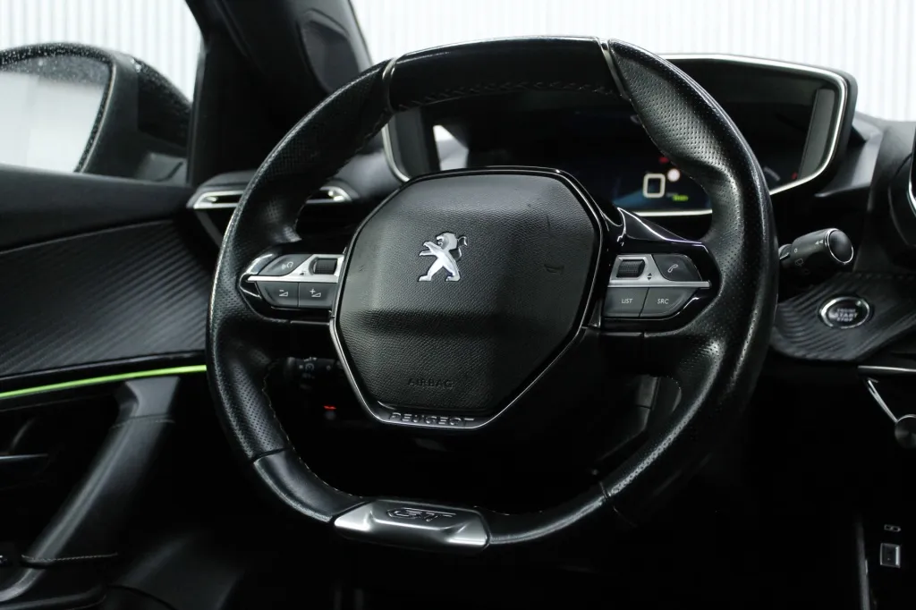 Peugeot e-2008