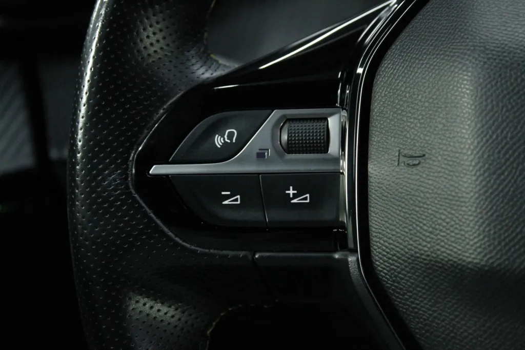 Peugeot e-2008