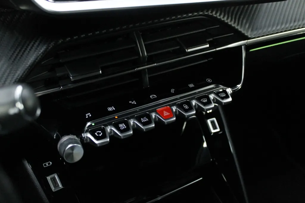 Peugeot e-2008