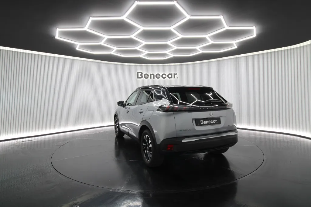 Peugeot e-2008