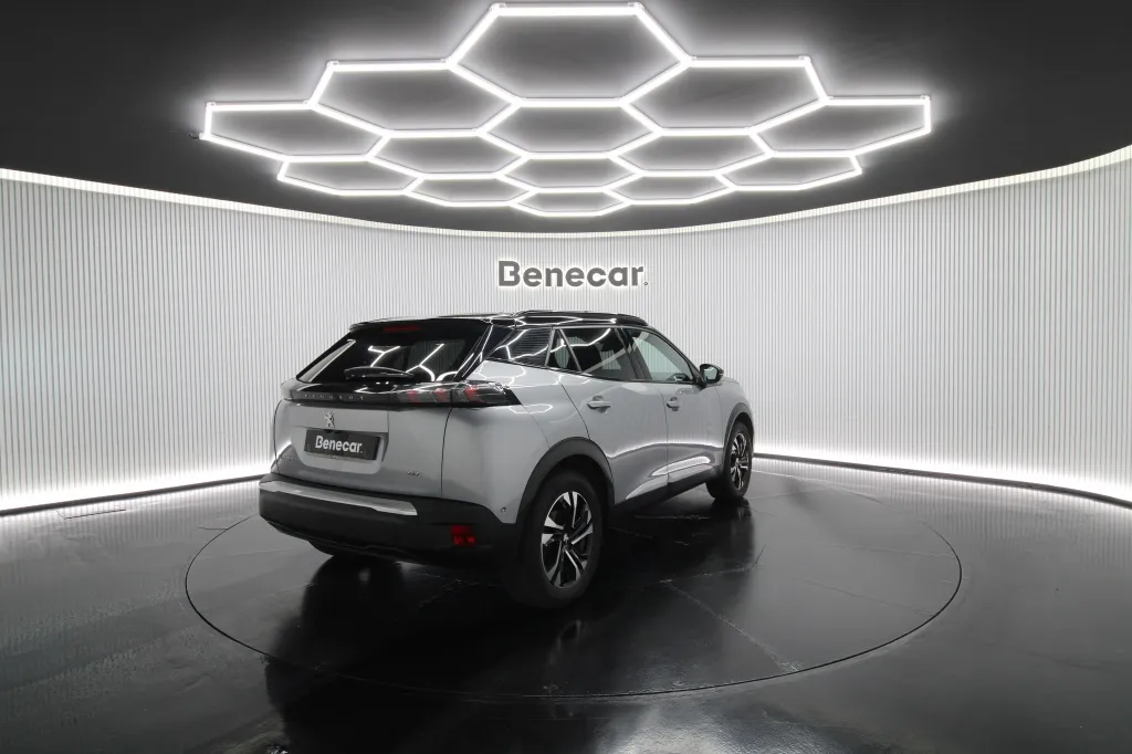 Peugeot e-2008