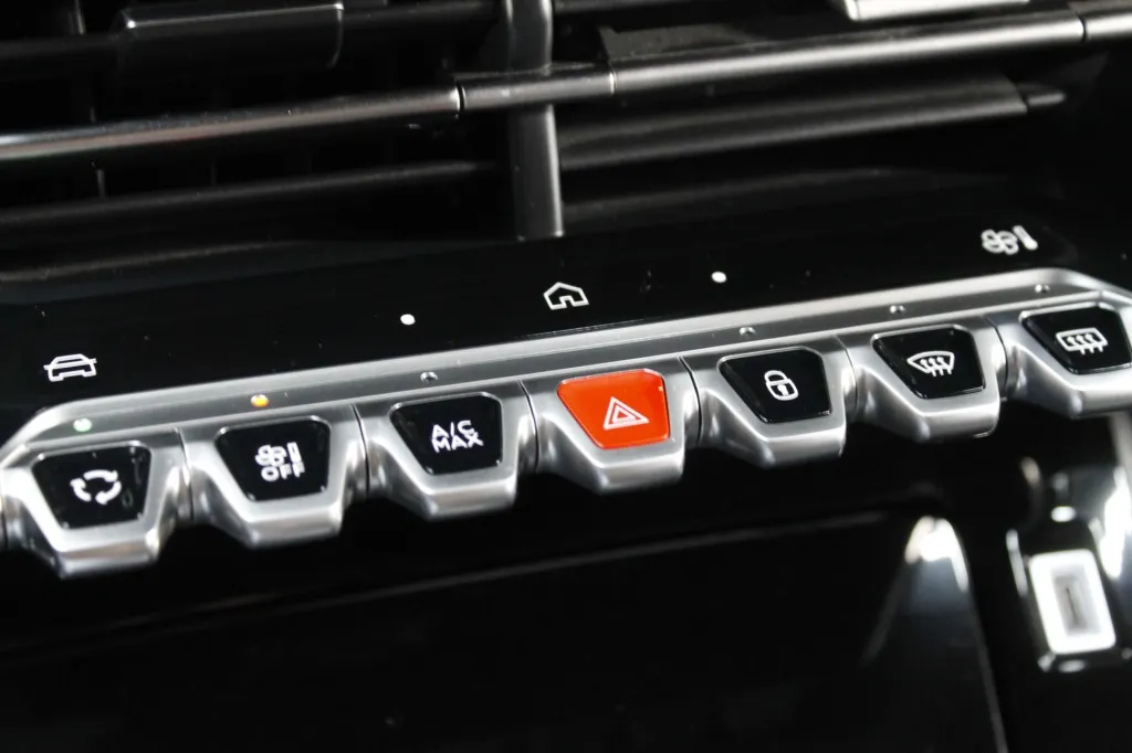Peugeot e-2008