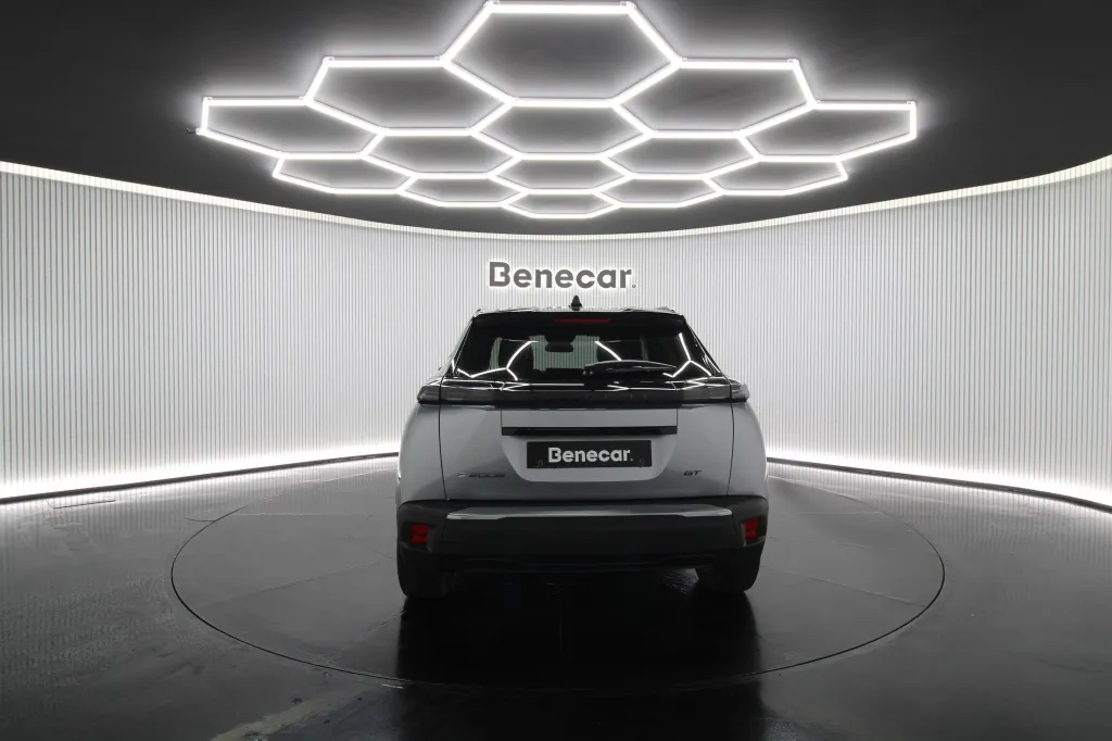 Peugeot e-2008