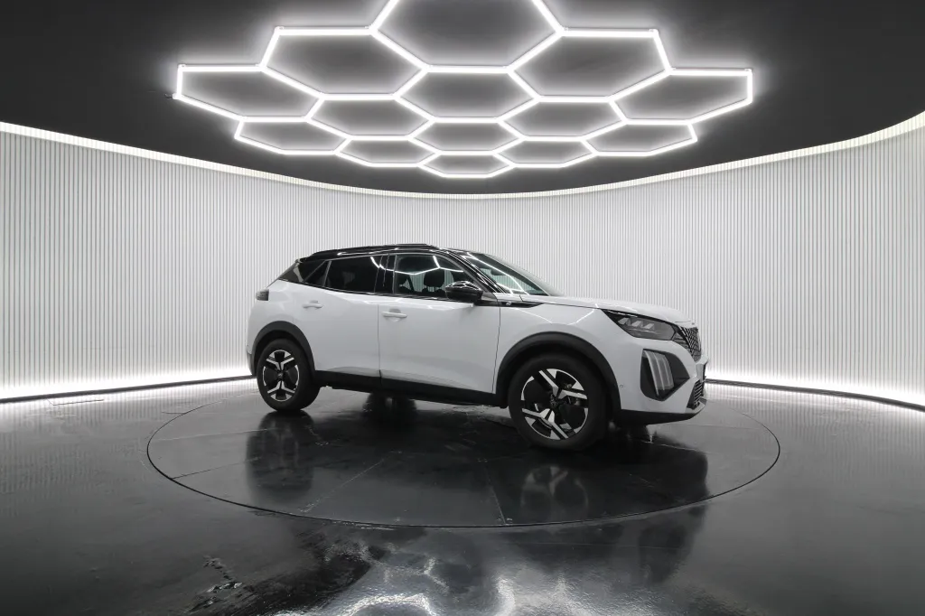 Peugeot e-2008