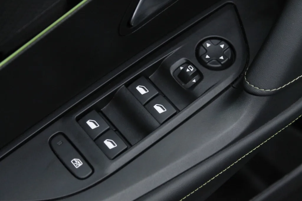 Peugeot e-2008