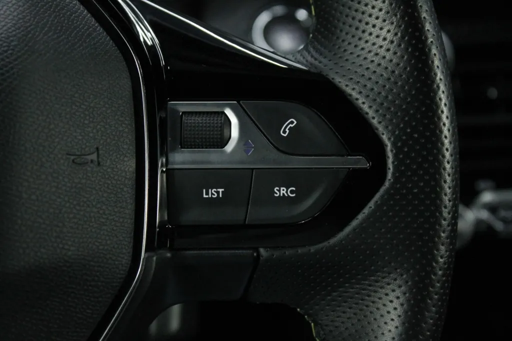 Peugeot e-2008