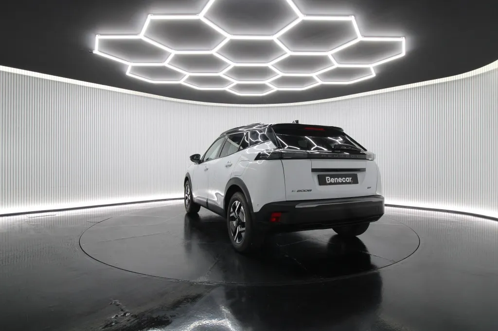 Peugeot e-2008