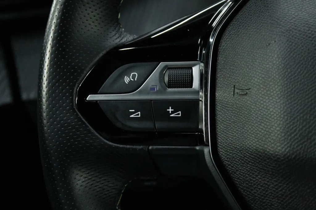Peugeot e-2008