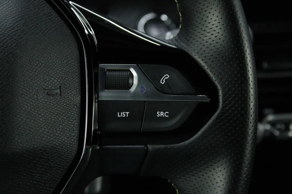 Peugeot e-2008