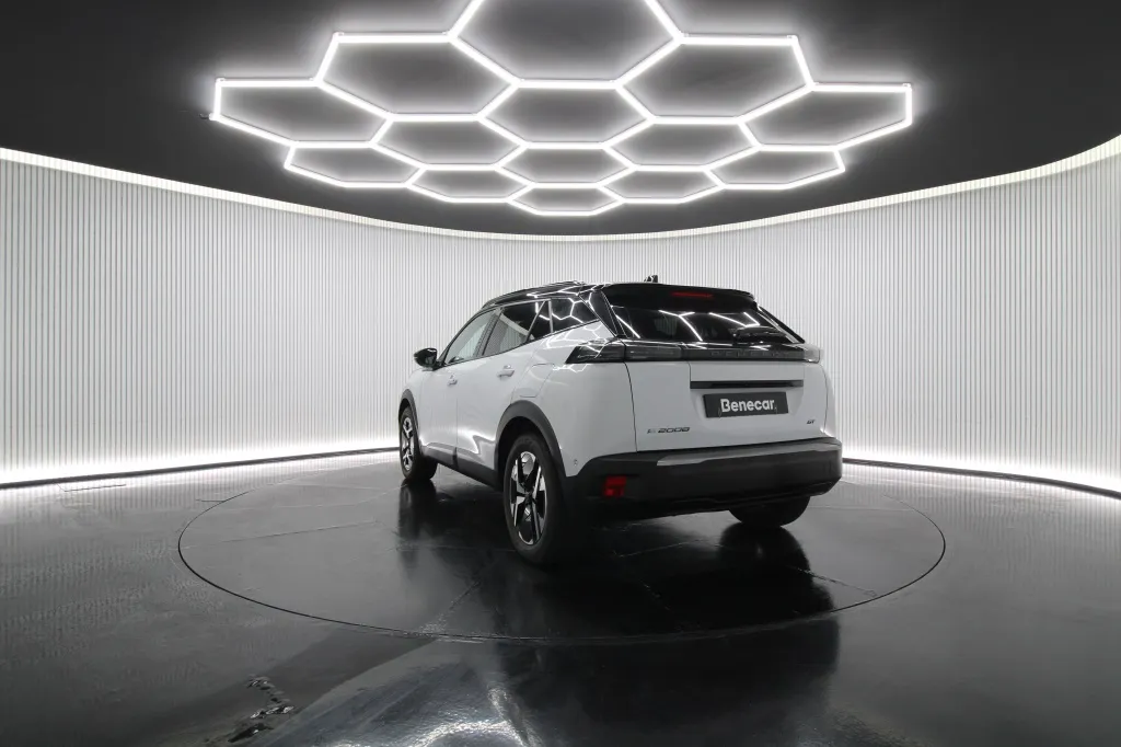 Peugeot e-2008