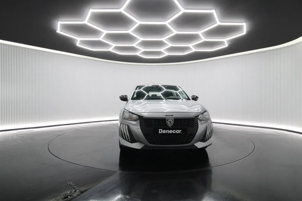 Peugeot e-208