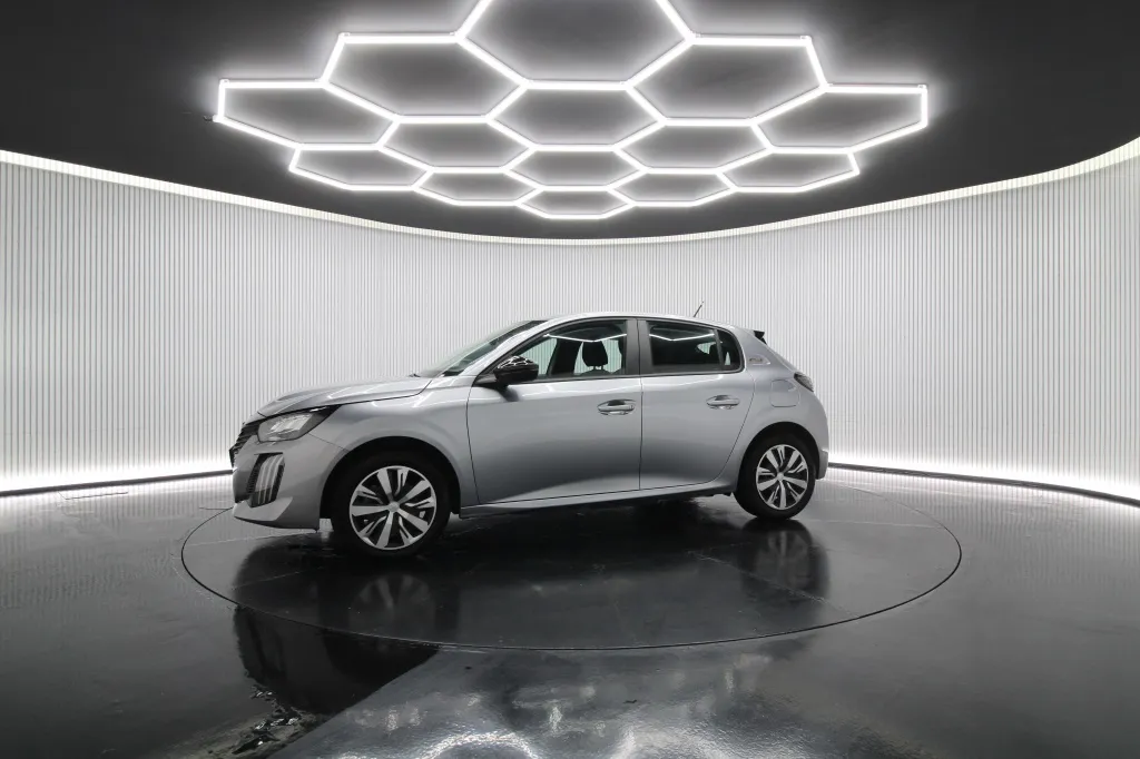 Peugeot e-208