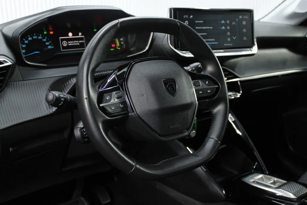 Peugeot e-208