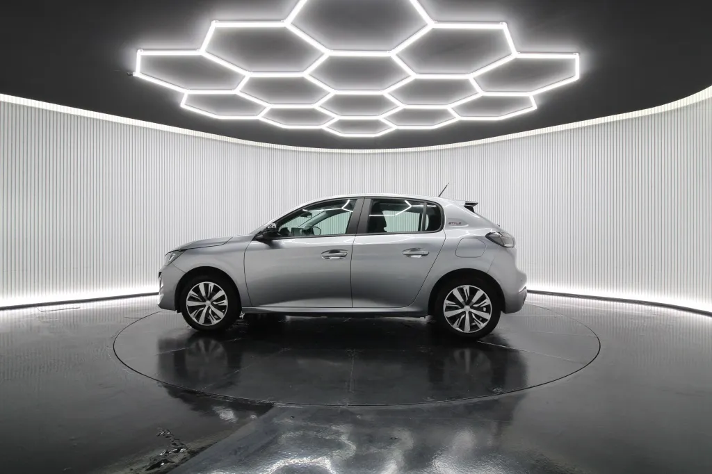 Peugeot e-208