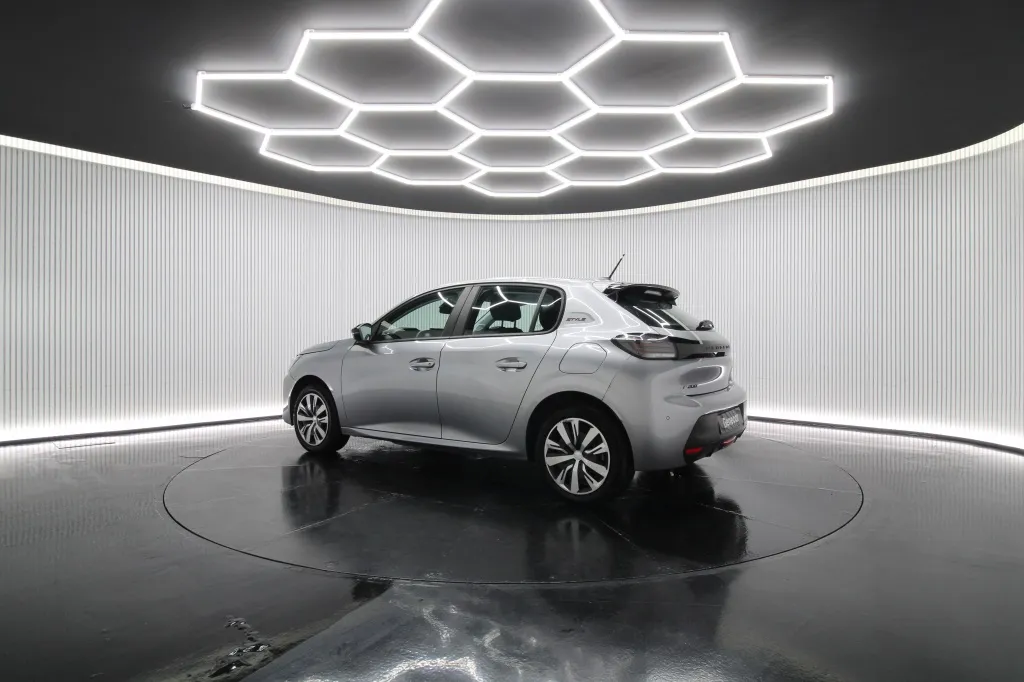 Peugeot e-208