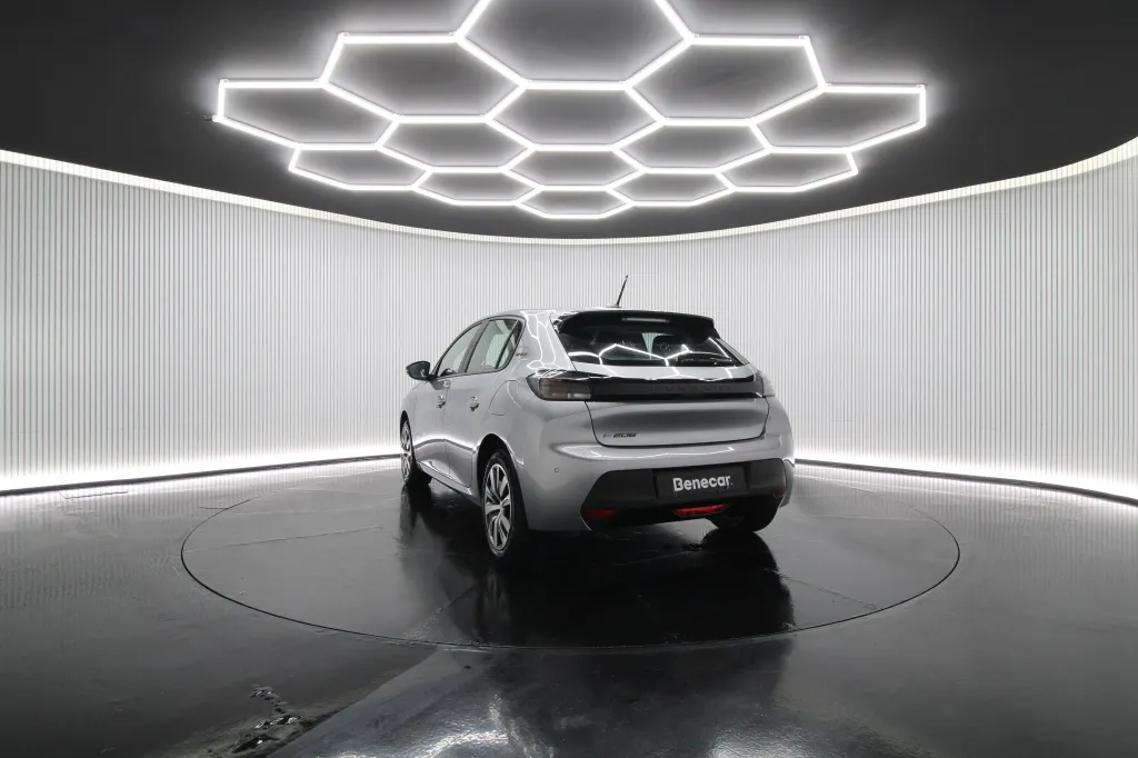 Peugeot e-208