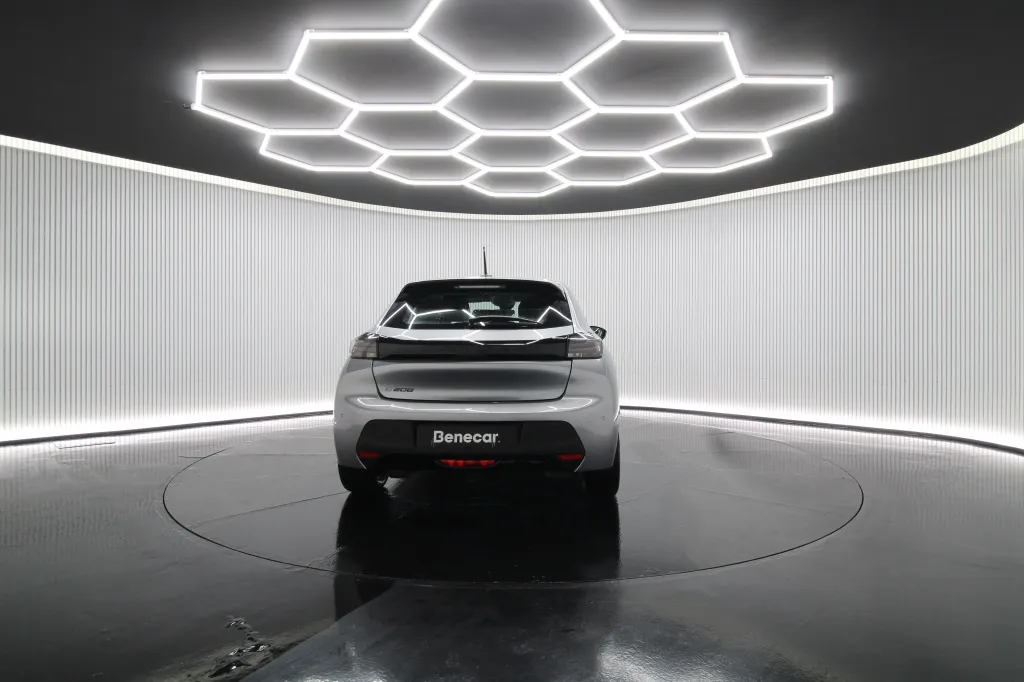 Peugeot e-208