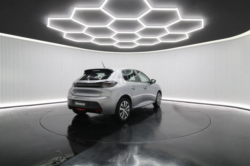 Peugeot e-208