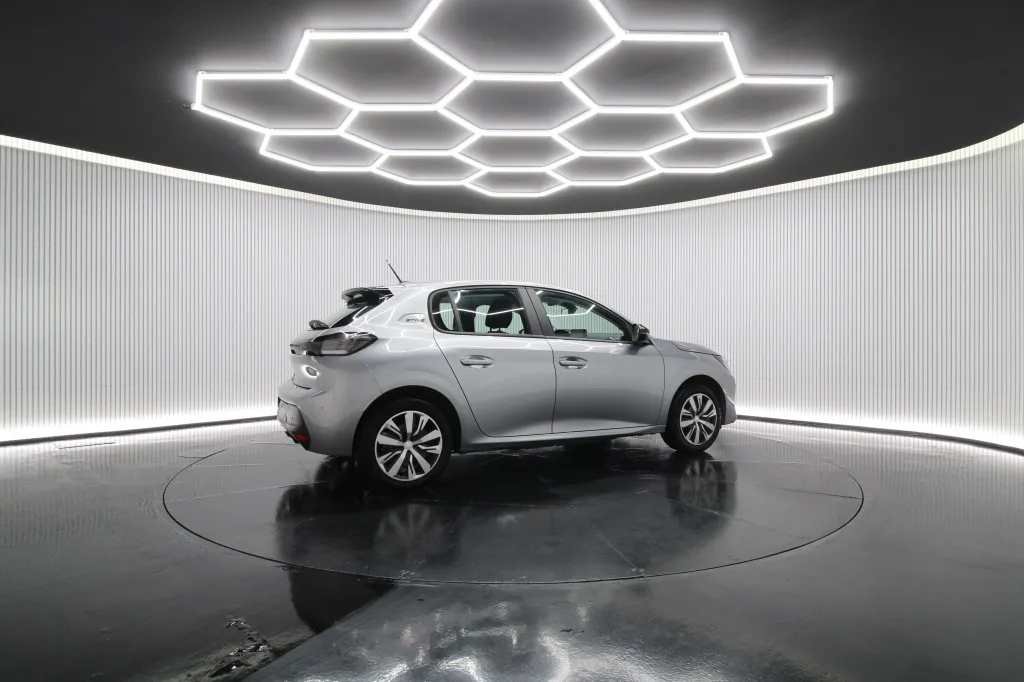 Peugeot e-208