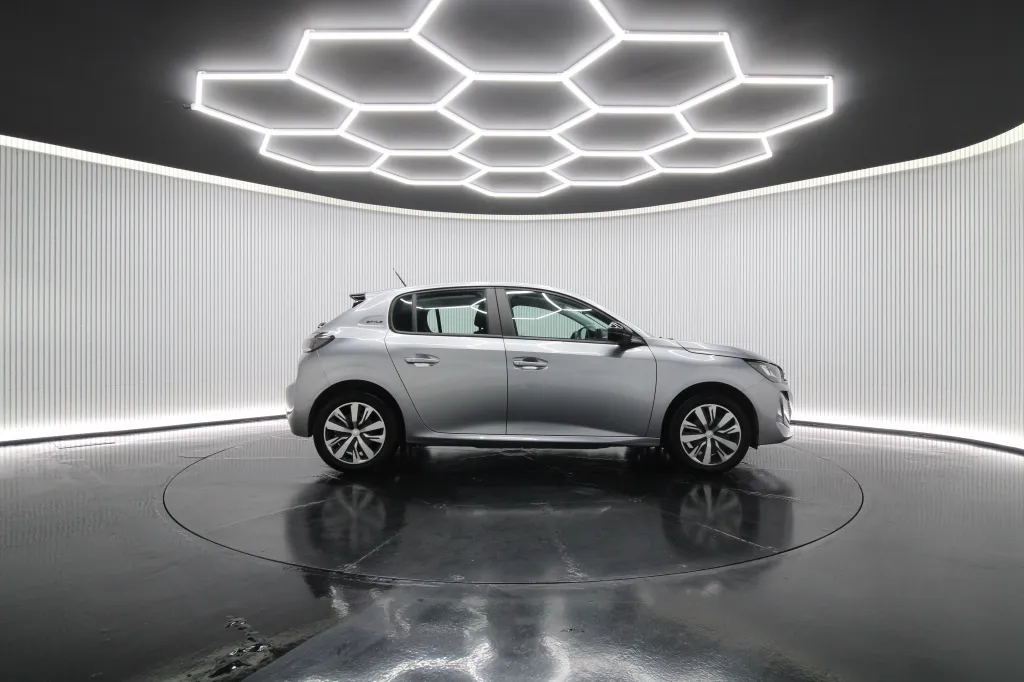 Peugeot e-208