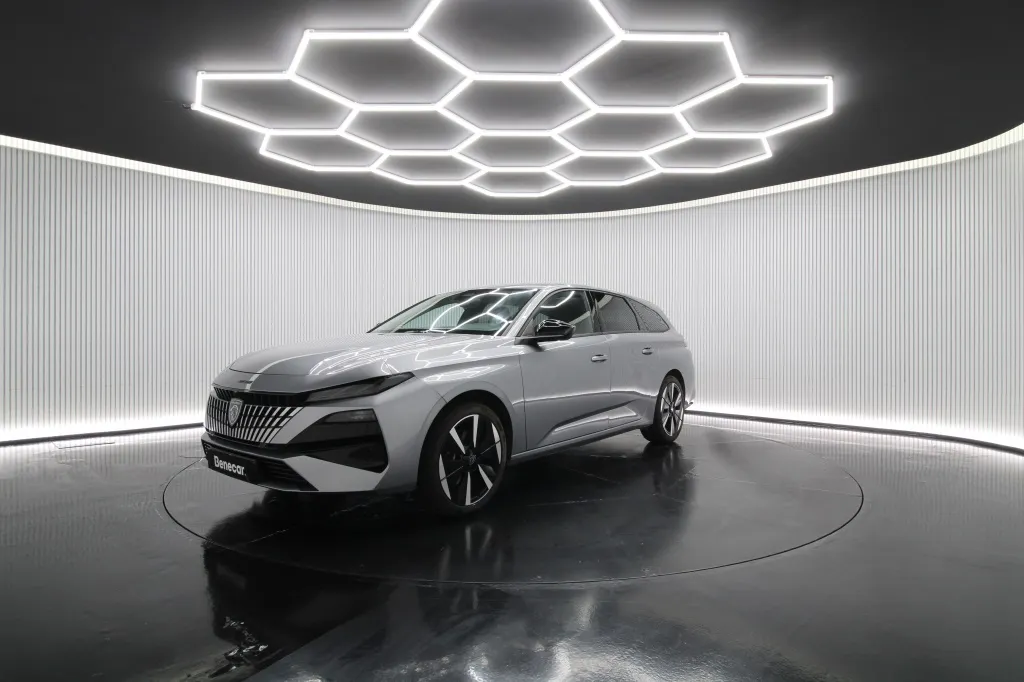 Peugeot e-308 SW