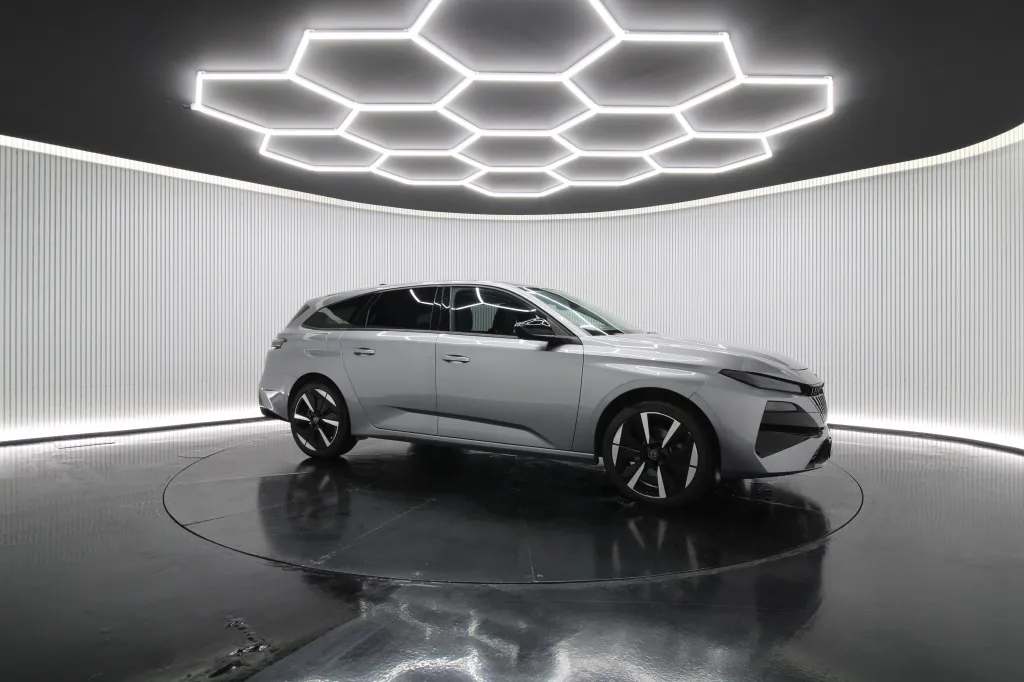 Peugeot e-308 SW