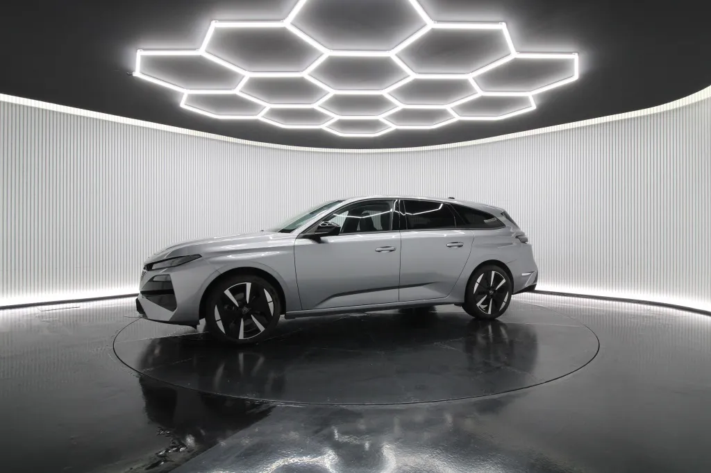 Peugeot e-308 SW
