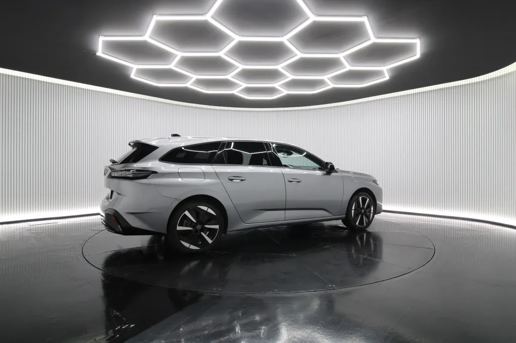 Peugeot e-308 SW