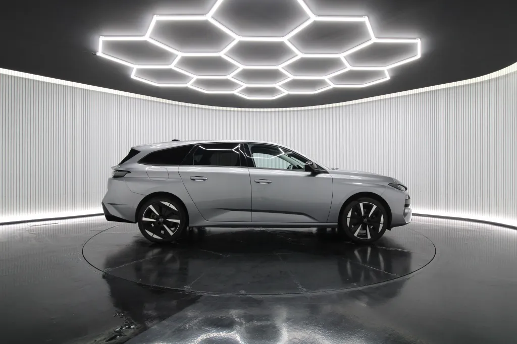 Peugeot e-308 SW