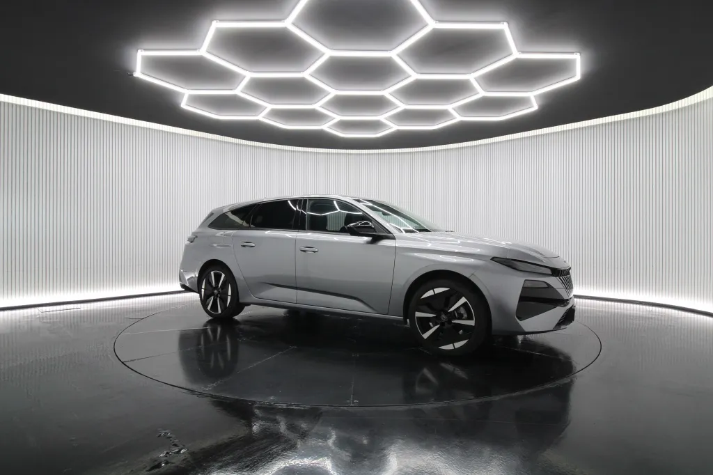 Peugeot e-308 SW