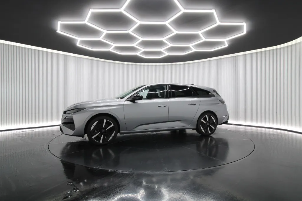 Peugeot e-308 SW