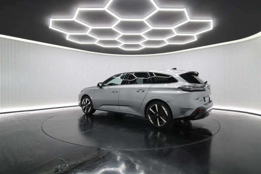 Peugeot e-308 SW