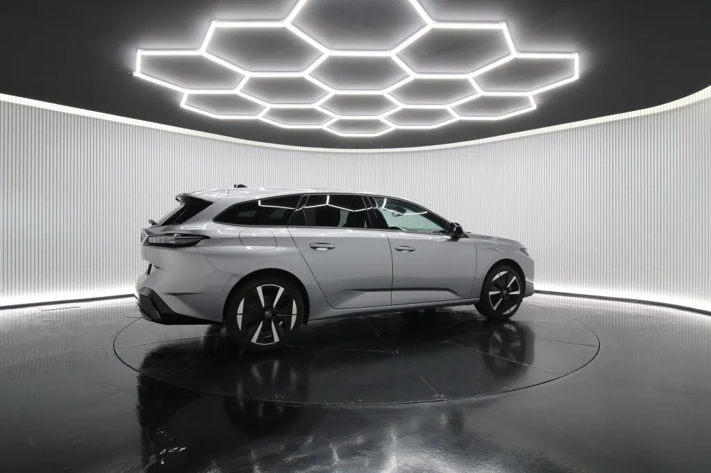 Peugeot e-308 SW