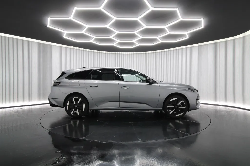 Peugeot e-308 SW