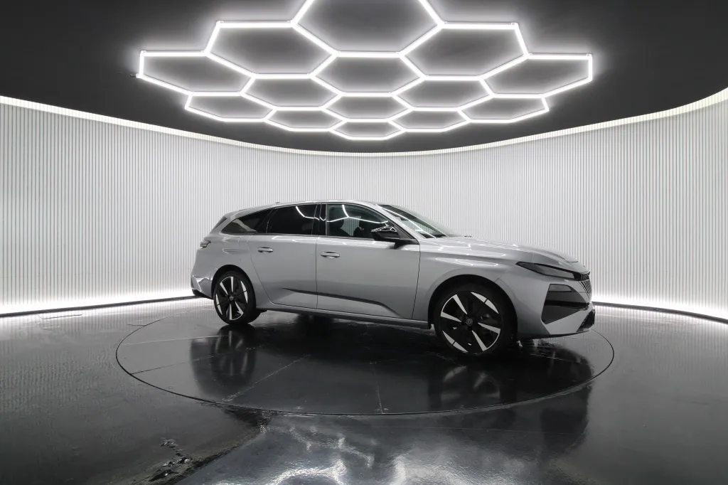 Peugeot e-308 SW