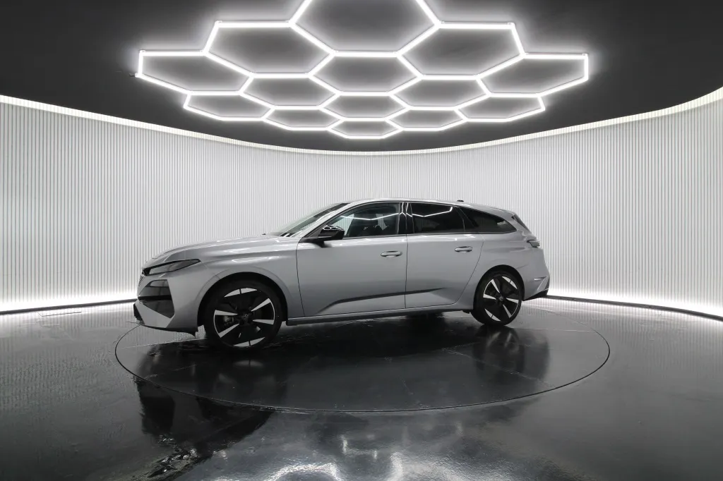 Peugeot e-308 SW
